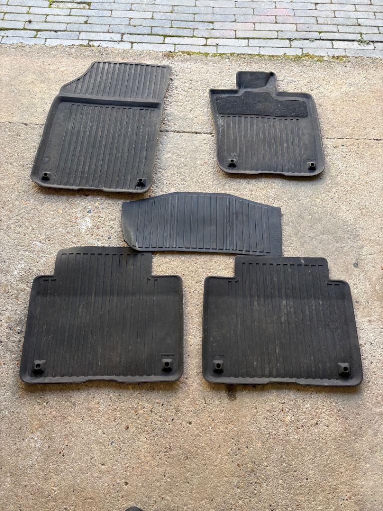 Volvo rubber floor mats