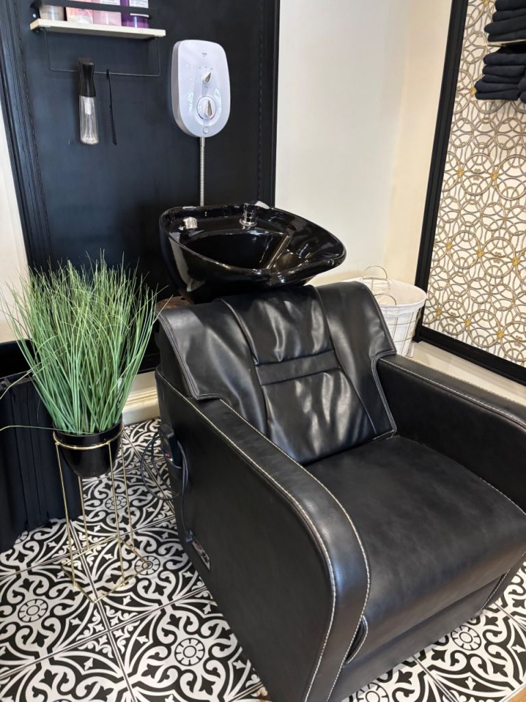 2 x Hairdressing Salon Backwash Units with Chair – Black