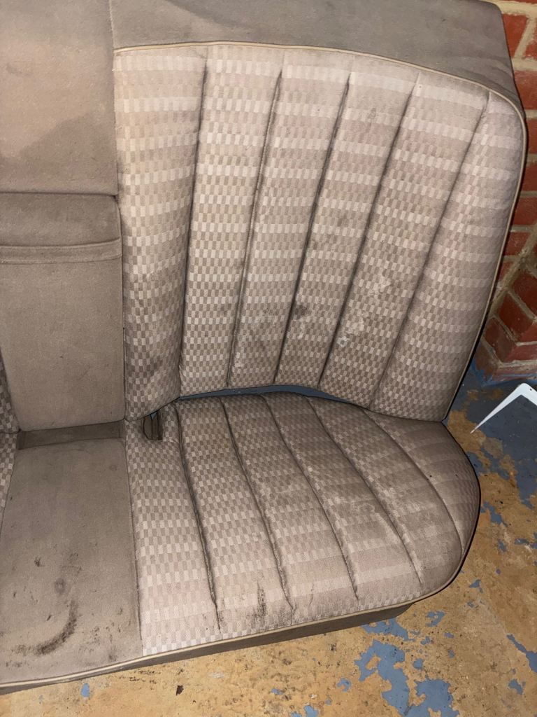 Mercedes 190 seats + spare wheel + indicators + toolkit + jack