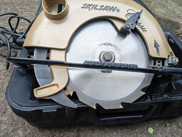 Skilsaw Classic Circular Saw – Powerful, Clean Cut – With Case – bargain 