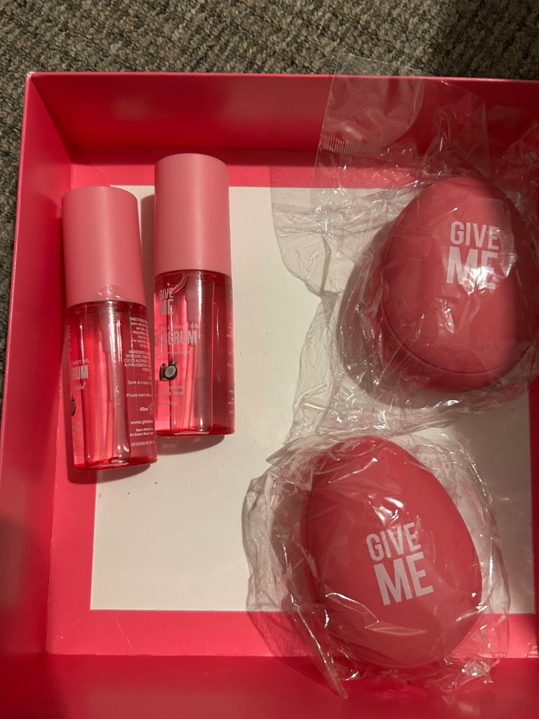 image for Give me brand 2 hair serums and 2 brushes £10.00