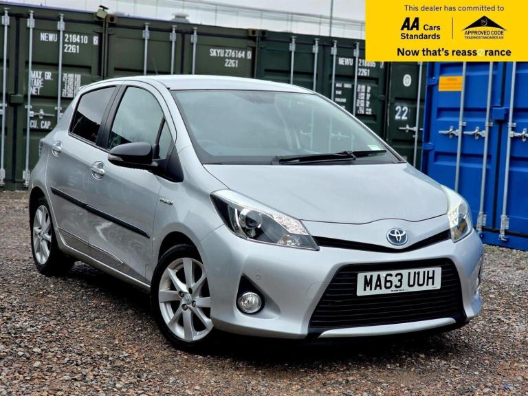 2013 Toyota Yaris 1.5 VVT-h T Spirit Hatchback 5dr Petrol Hybrid CVT Euro 5 (101 ps) Hatchback Hy...