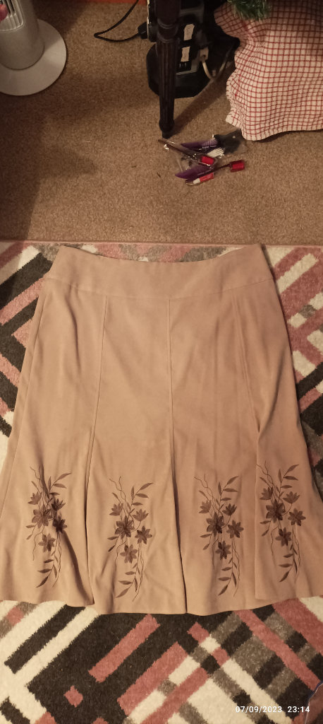 Size 18 Beige with floral patten hem very soft suedette type material skirt for £3