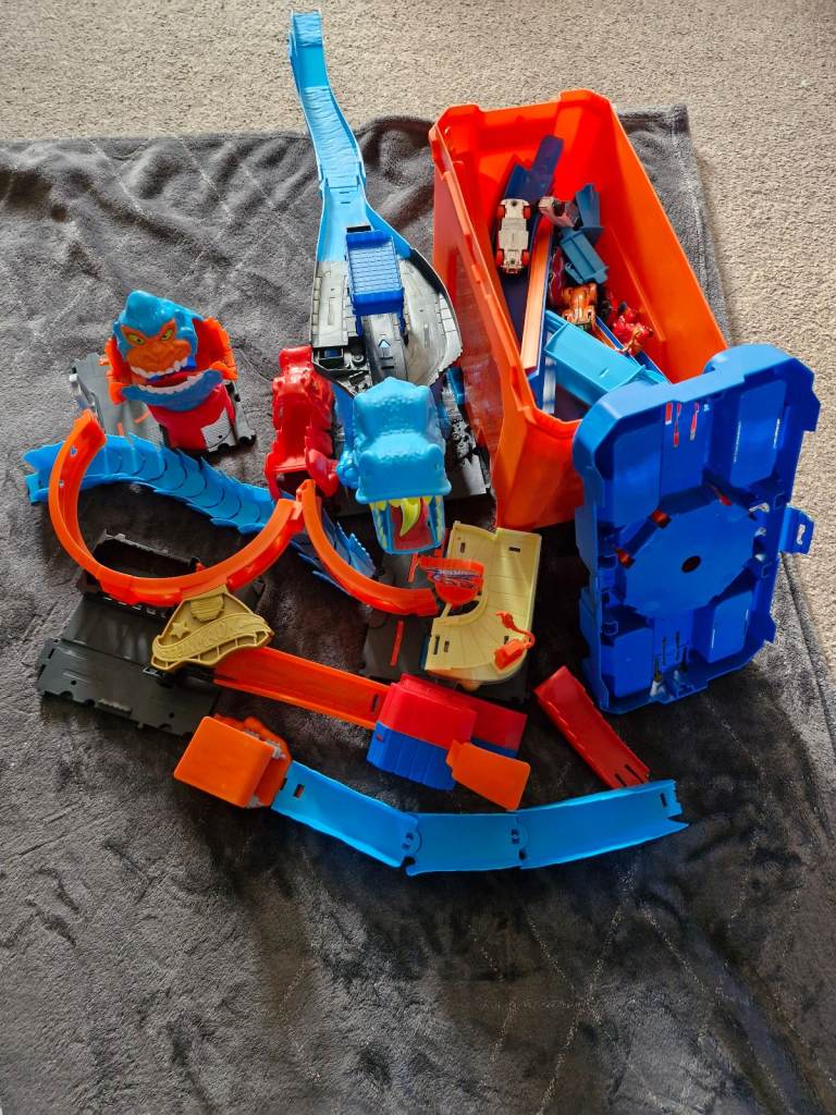 Collection hot wheel and car track toys 
