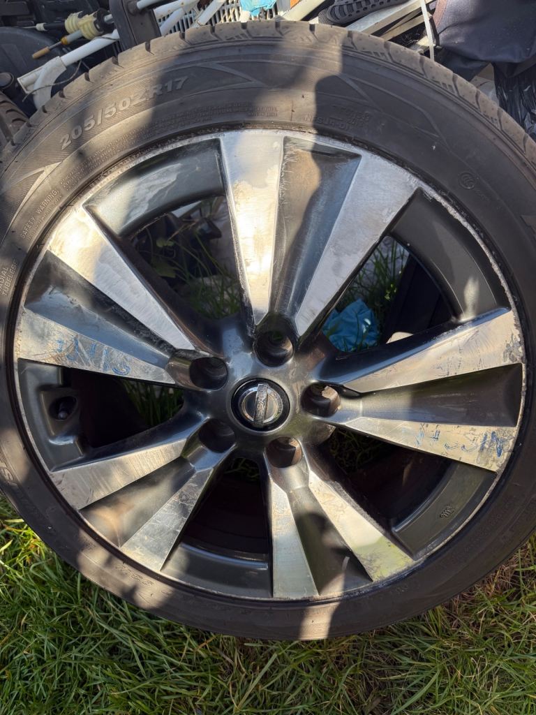 Nissan alloy wheel arrowspeed tyre 205/50/17