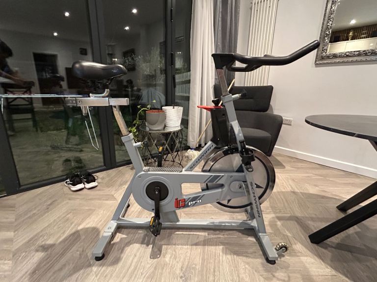 Schwinn Indoor Cycling Series – Quiet resistance, SPD pedals,