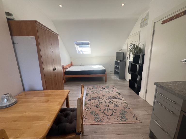 All Bills Inclusive Lovely Studio, 20 Minutes to Central London 