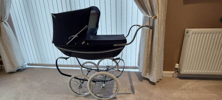 Dolls Silver Cross pram