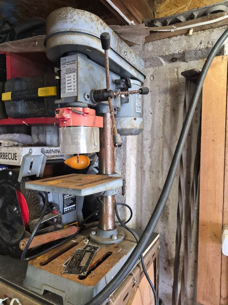 Bench pillar drill