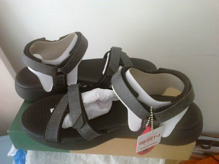 New with Tags Skechers Comfort Sandals Size UK 7 Black Adjustable 3 Velcro Straps Casual Walking 