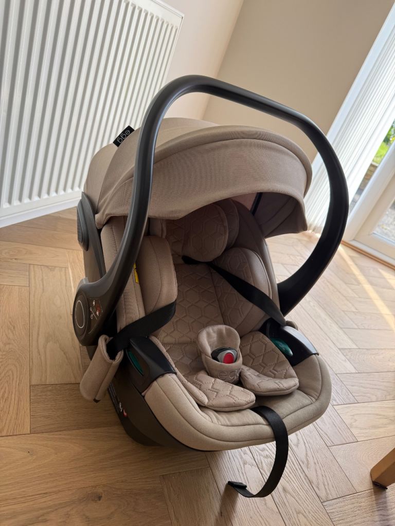 Egg3 car seat in Feather with Isofix & adapters 