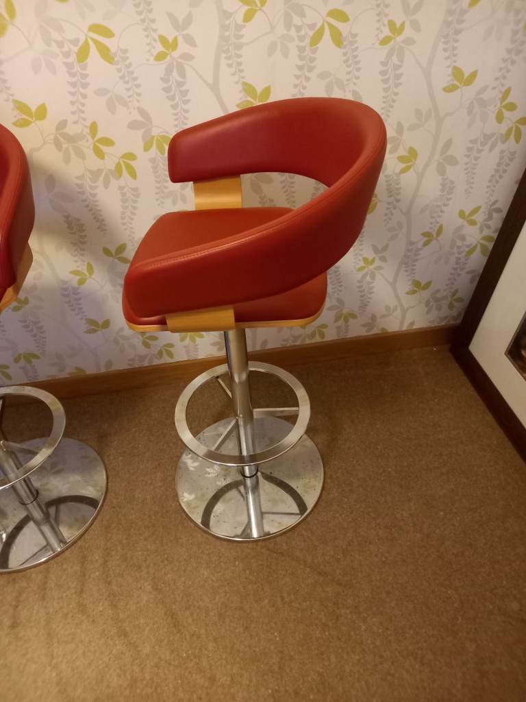 2 stools fixed height