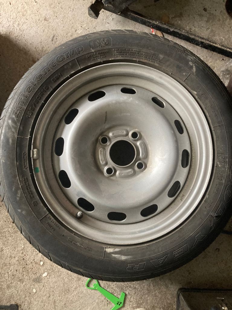 Ford 15”wheel and 195/60R15