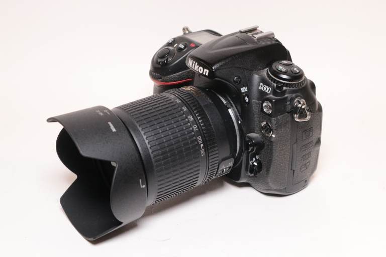 Nikon AF-S 18-135mm F/3.5-5.6 G ED DX Lens in excellent condition.