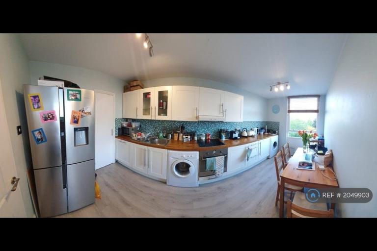 2 bedroom flat in Bramlands Close, London, SW11 (2 bed) (#2049903)