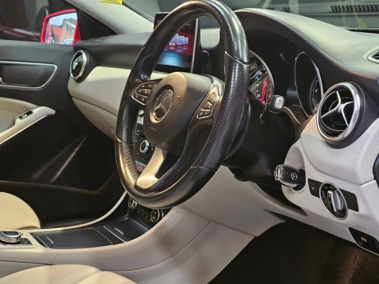 2016 Mercedes-Benz A-Class 2.1 A200d Sport (Premium) Hatchback 5dr Diesel 7G-DCT Euro 6 (s/s) (13...