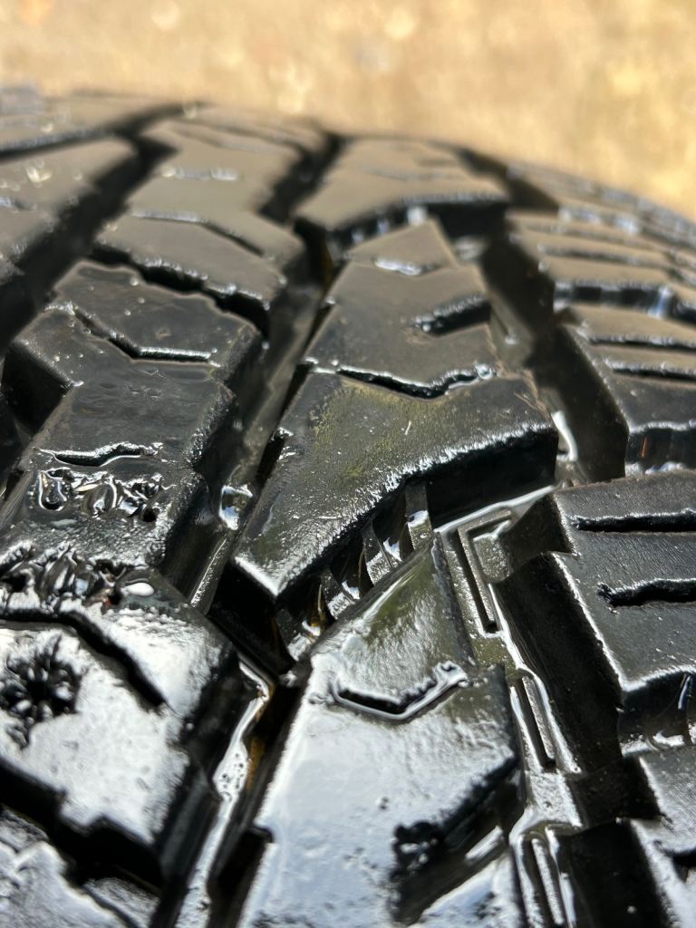 Nokian 275 / 70 / 17 tyres