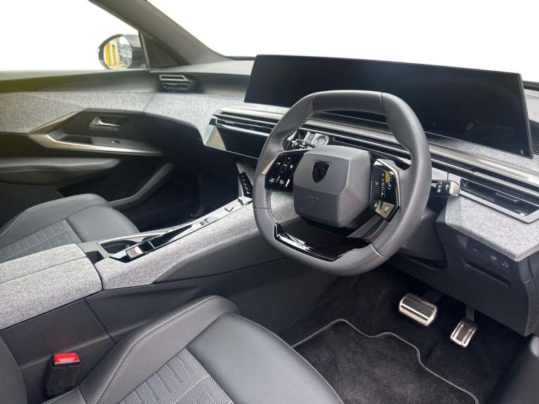 2025 Peugeot 5008 1.2 Hybrid 136 GT 5dr e-DSC6 HATCHBACK PETROL Automatic