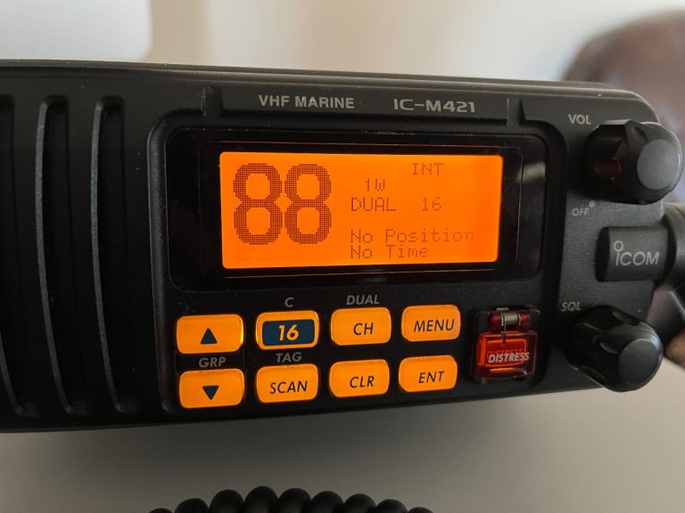Icom IC-M421 VHF Marine Radio - Excellent Condition