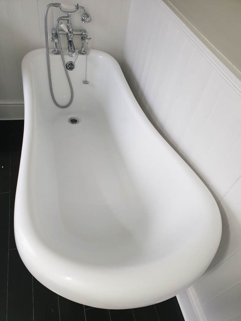 Period Roll Top bathtub - Acrylic with chrome legs - FREE