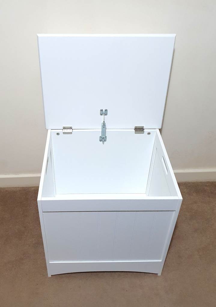 Laundry Blanket bin white with hinged Lid and cut-out handles 70L