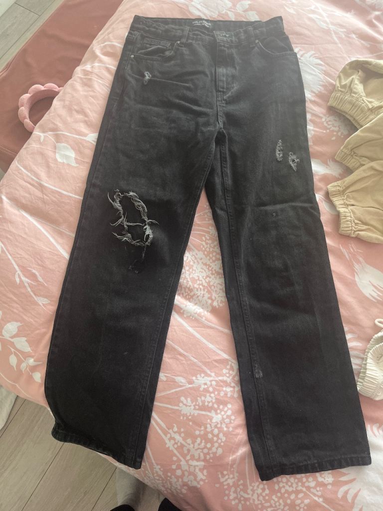 Black Ripped Denim Jeans – Good Condition
