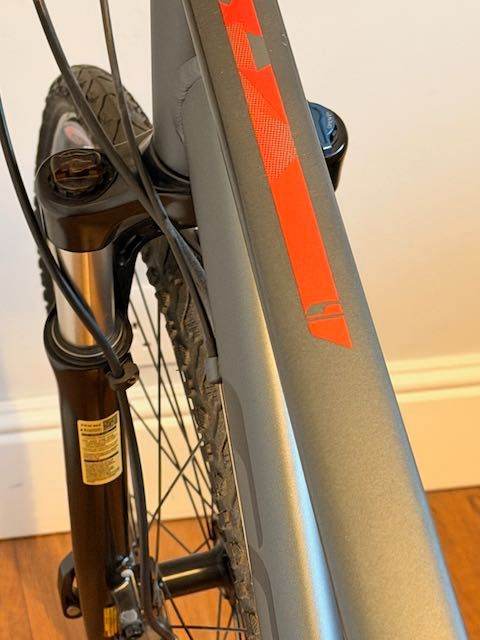 AS NEW-Carrera Crossfire 3 Mens Hybrid Bike (2x9 Shimano Altus) Dark Grey Medium Frame