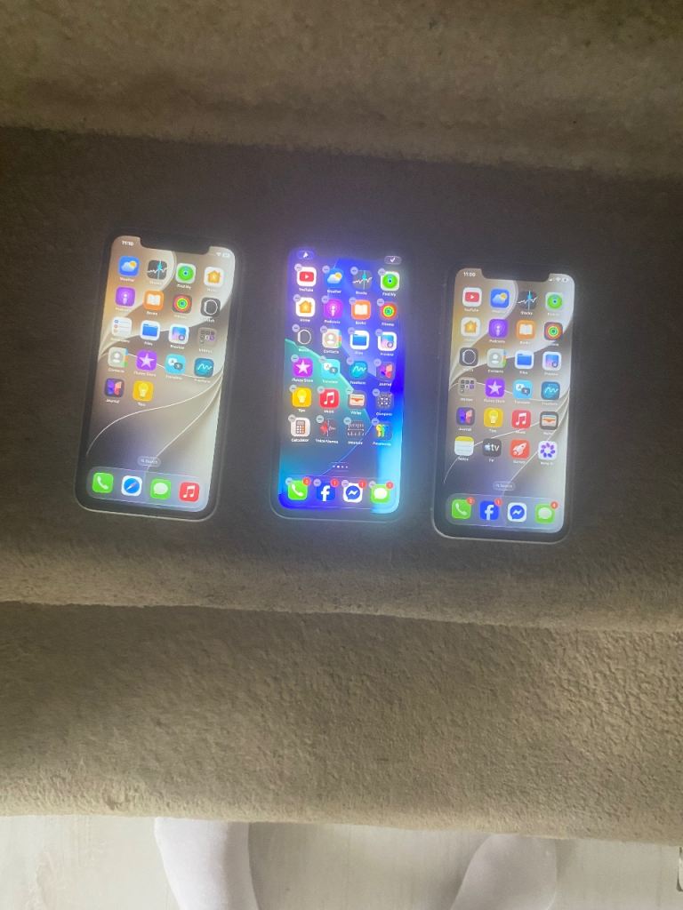 Apple iPhone 11 x3  White & Green, Good Condition all like new condition with chargers £150 each 