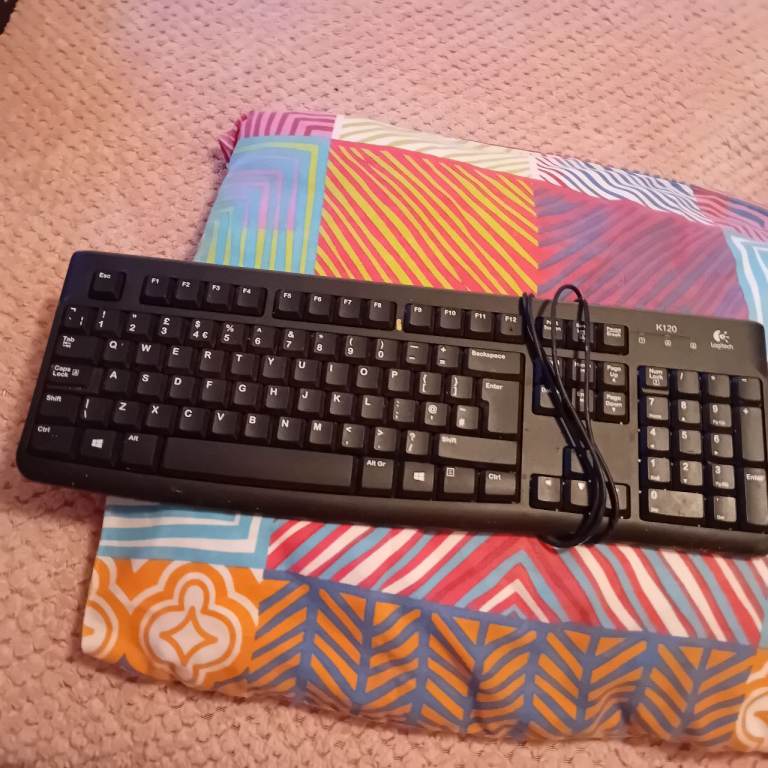 PC KEYBOARDS X2 £3 EACH  CF39 8DG