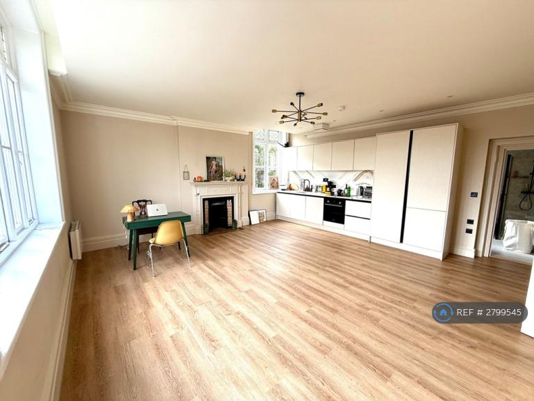 2 bedroom flat in Chapel Place, Ramsgate, CT11 (2 bed) (#2799545)