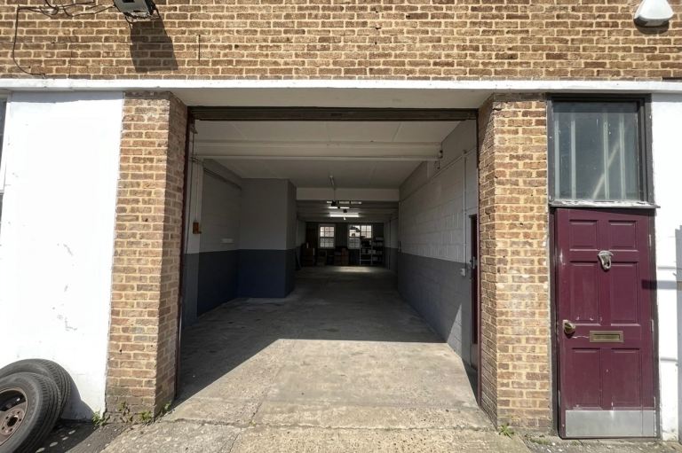 Freehold Investment Warehouse for Sale - 1629 SQFT
