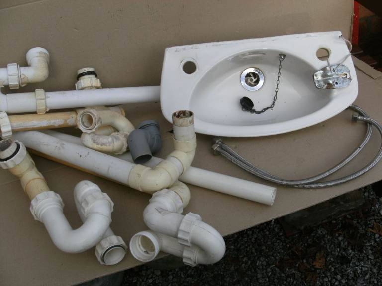 Utility room hand basin and pipes. please read description. £20