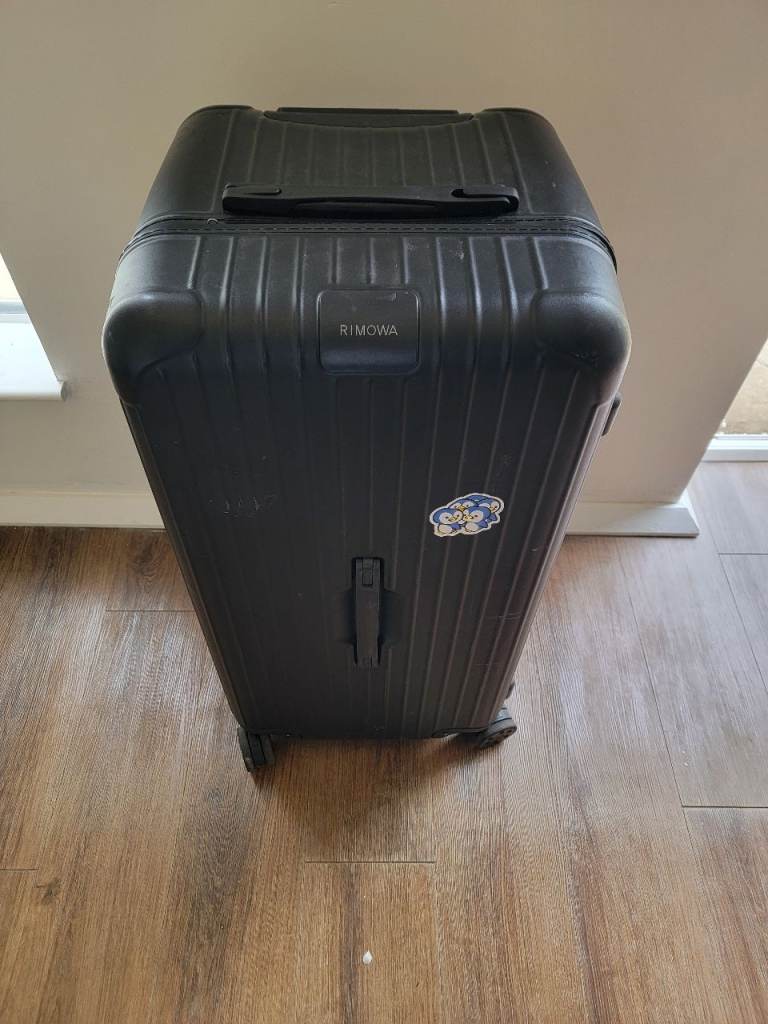 Rimowa's Essential trunk suit case