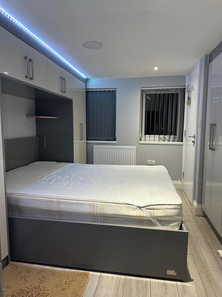 Self contained studio flat 
