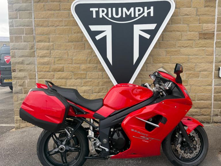 2010 TRIUMPH SPRINT ST 1050
