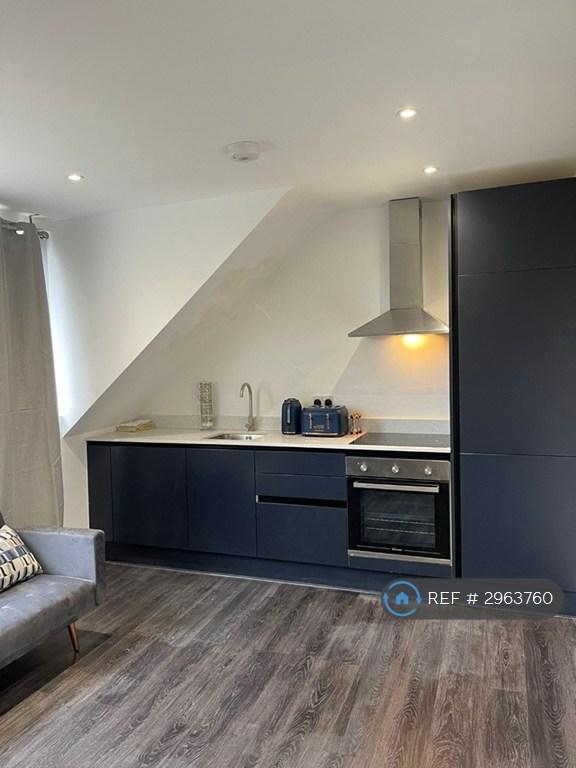 2 bedroom flat in Finchley Road, London, NW11 (2 bed) (#2963760)