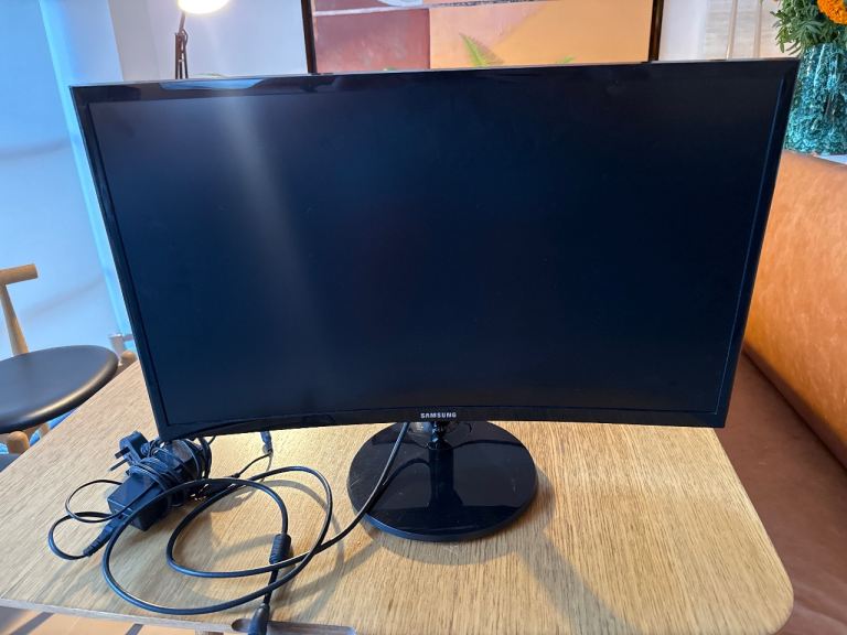 Samsung 24 inch monitor screen 