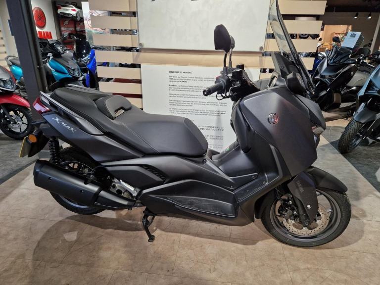 YAMAHA X MAX 300 IN GREY