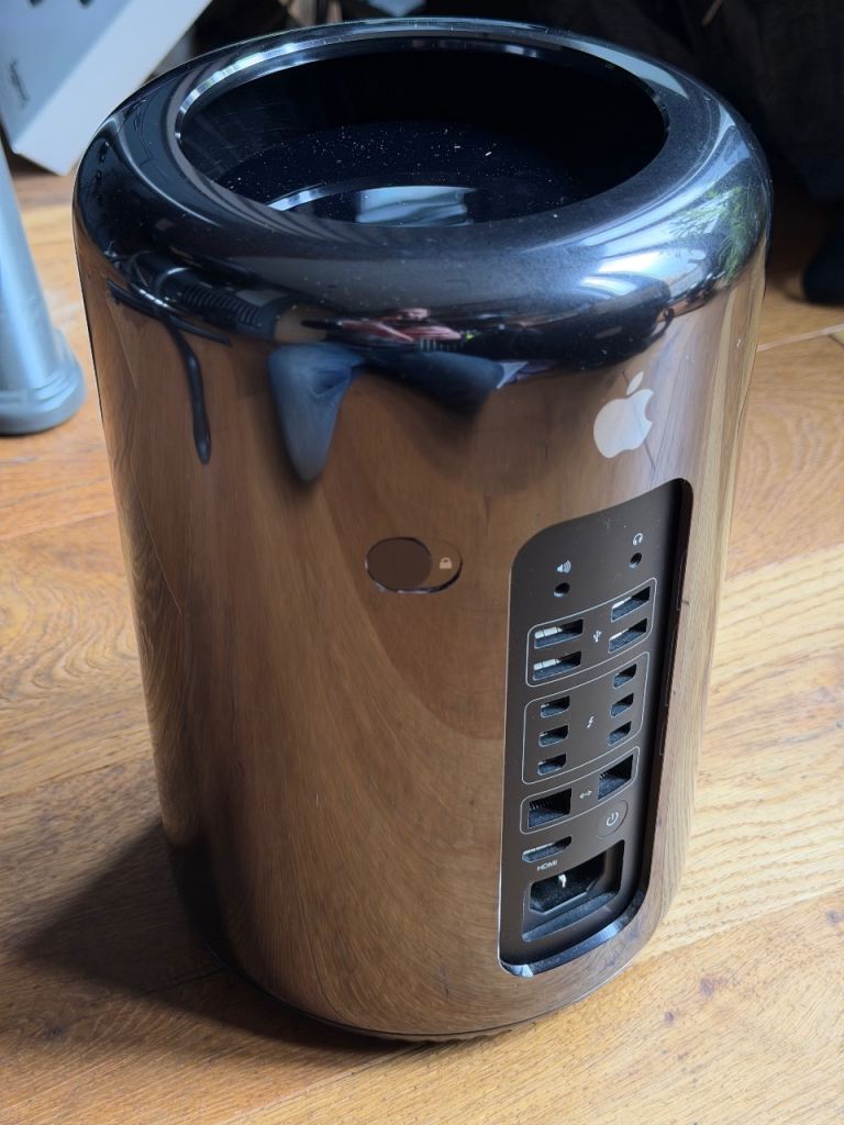 Apple Mac Pro 2.7GHZ 12 core Intel Zeon E5 spares or repair