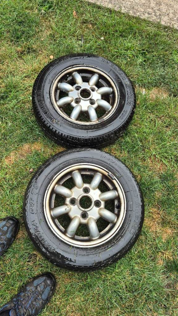 Pair of mini wheels 