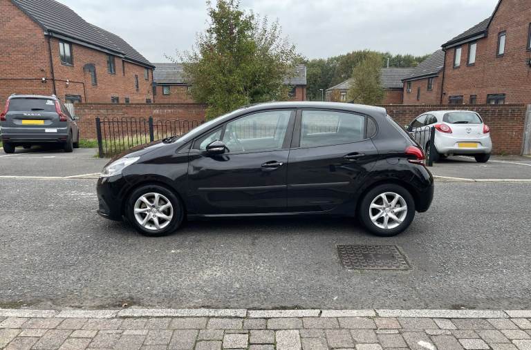 image for Peugeot 208 Active Blue Hdi 1560cc Diesel Hatchback 2016