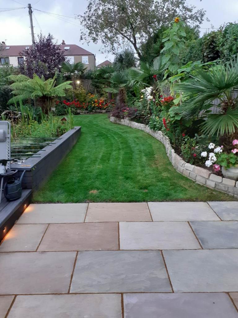 Garden maintenance services, grass & hedge cutting, fencing, landscaping, patio's, pressure washing.
