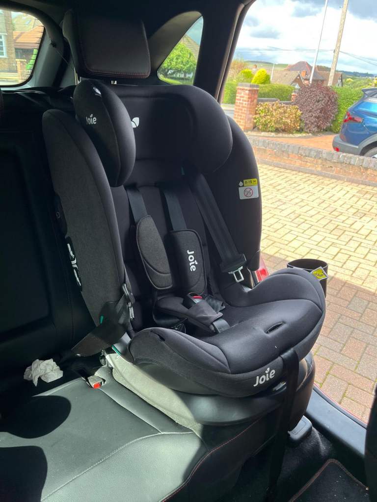 Joie Black Car Seat - Good Condition, Ready to Use