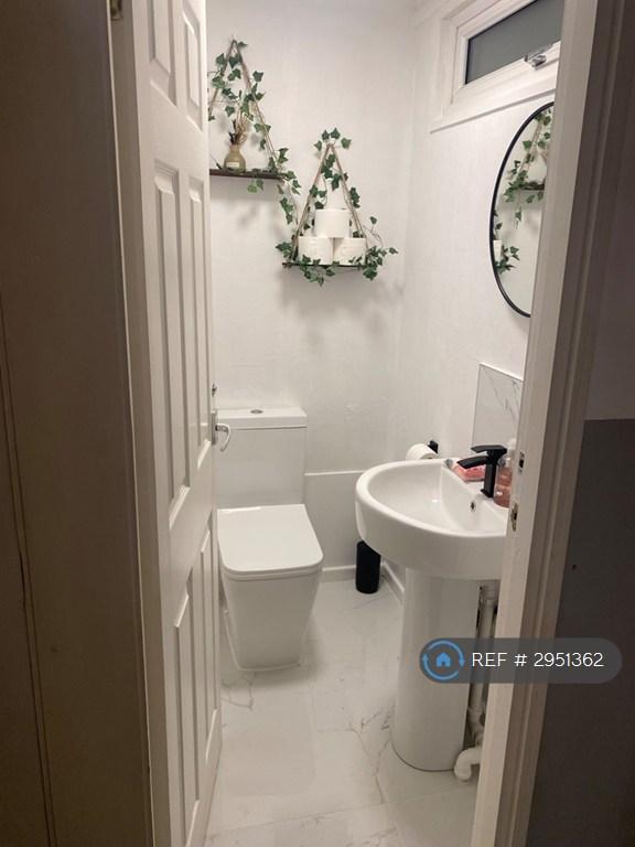 1 bedroom in Redhall Chase, Leeds, LS14 (#2951362)