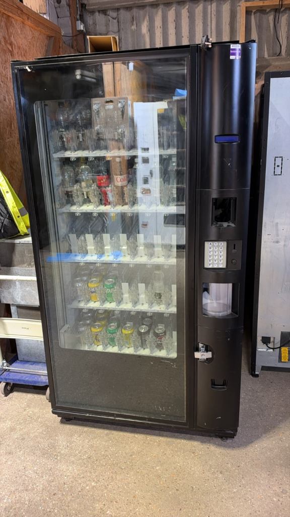 Commercial Drinks Vending Machine – Good Condition