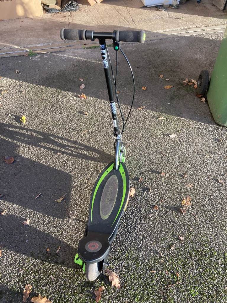 CHILDS ELECTRIC SCOOTER