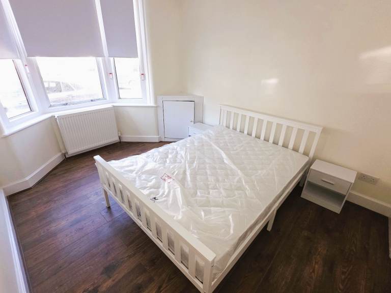 BRIGHT NEWLY FINISHED DOUBLE BEDROOM+PRIVATE SHOWER BOREHAMWOOD WD6 INC ALL BILLS