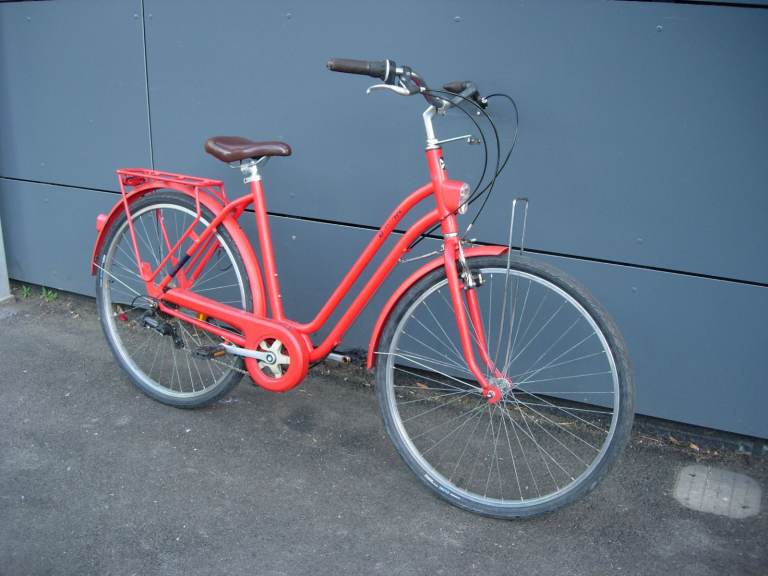Hybrid/ Commuter Bike by b'Twin, Medium, Red, JUST SERVICED/ CHEAP PRICE!!!!!! Islington, London