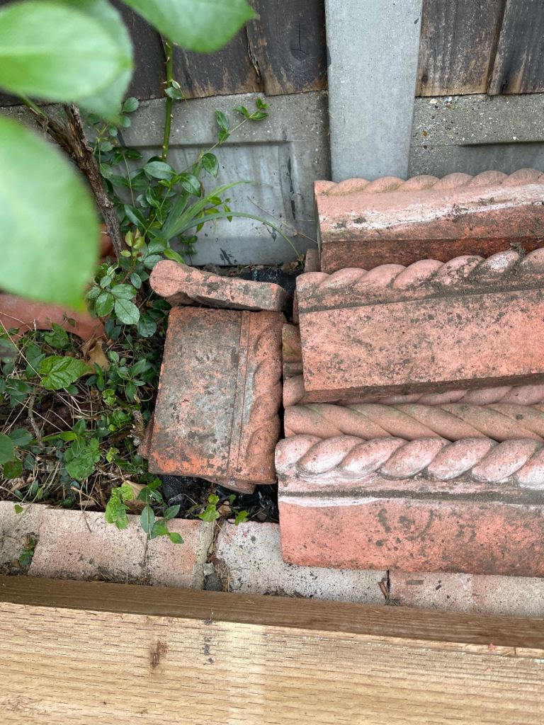 Rope garden edging 