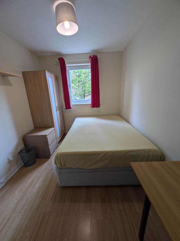 2 Rooms Available Now!